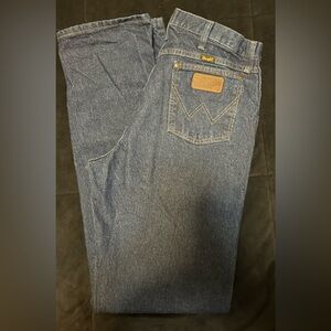 Woman Wrangler Classic Blue Jeans with Leather Patch